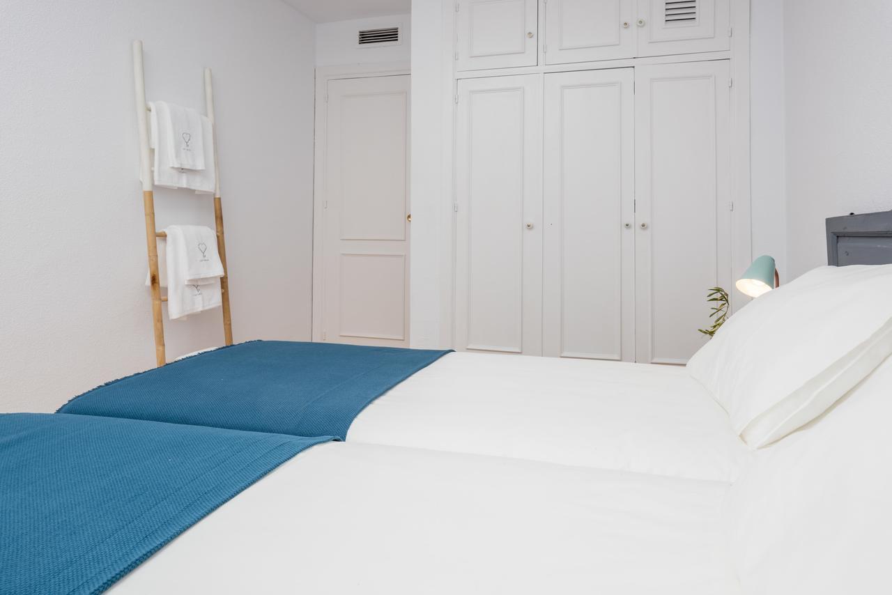 Apartamentos Paseo De La Farola Malaga Exterior photo