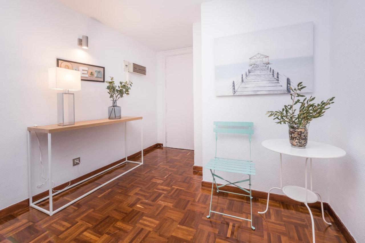 Apartamentos Paseo De La Farola Malaga Exterior photo
