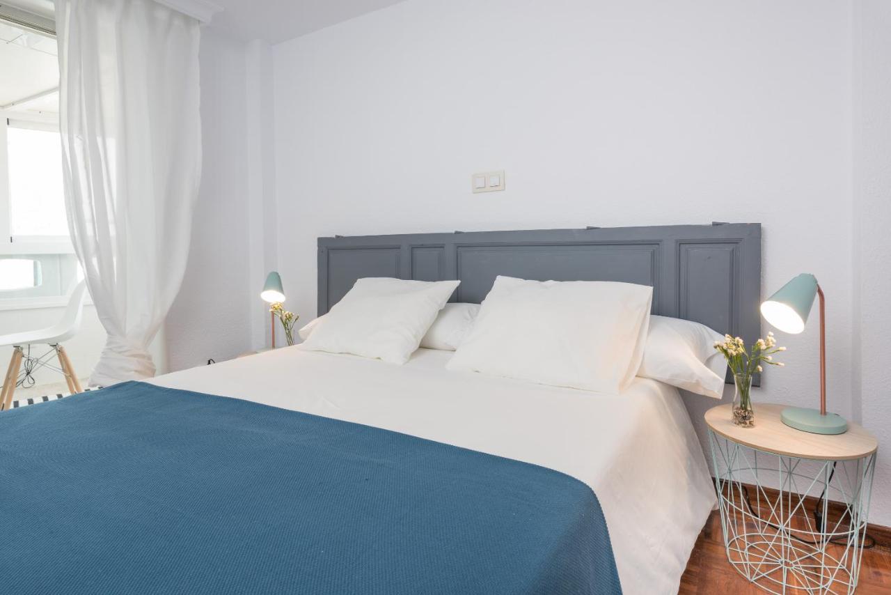 Apartamentos Paseo De La Farola Malaga Exterior photo