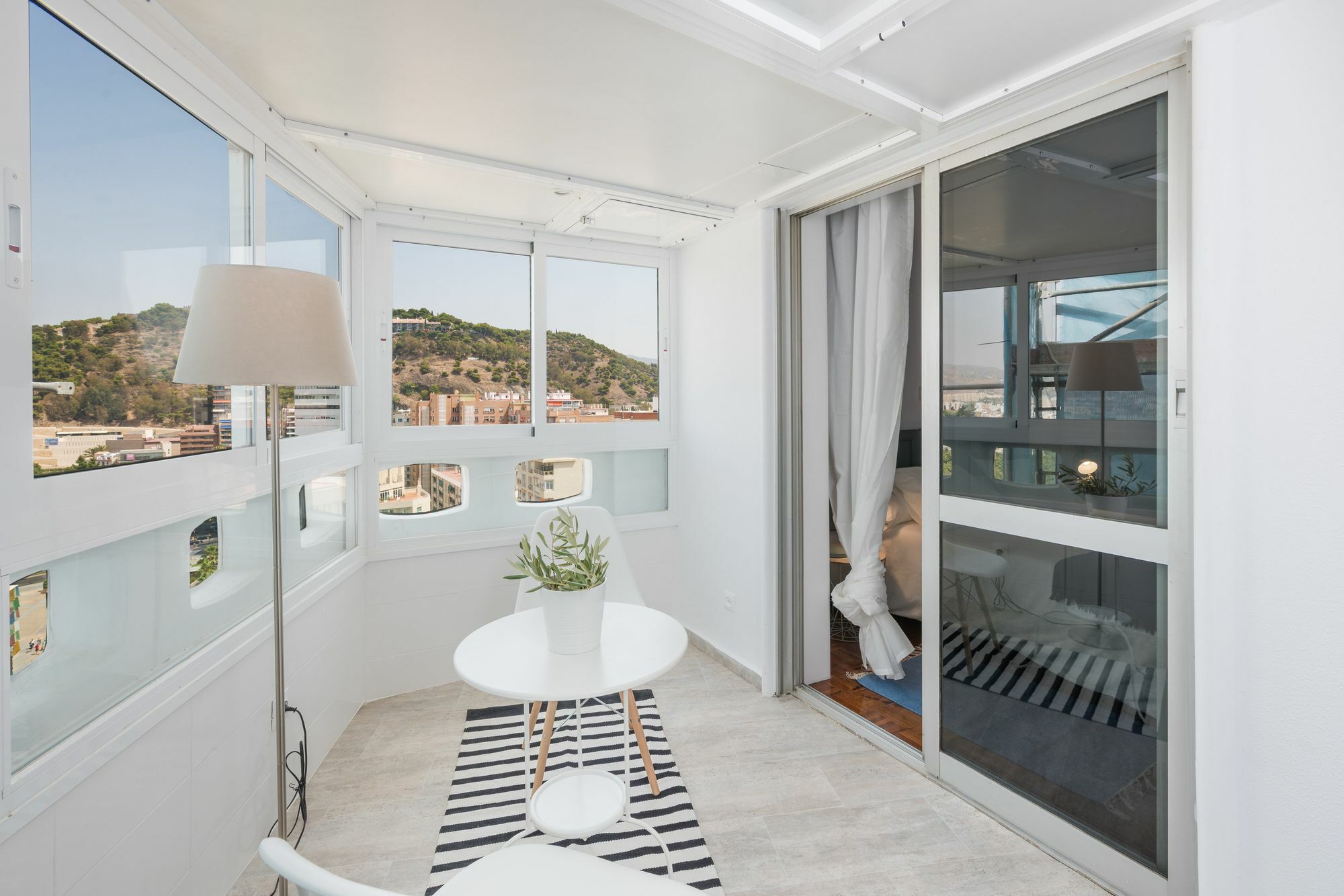 Apartamentos Paseo De La Farola Malaga Exterior photo