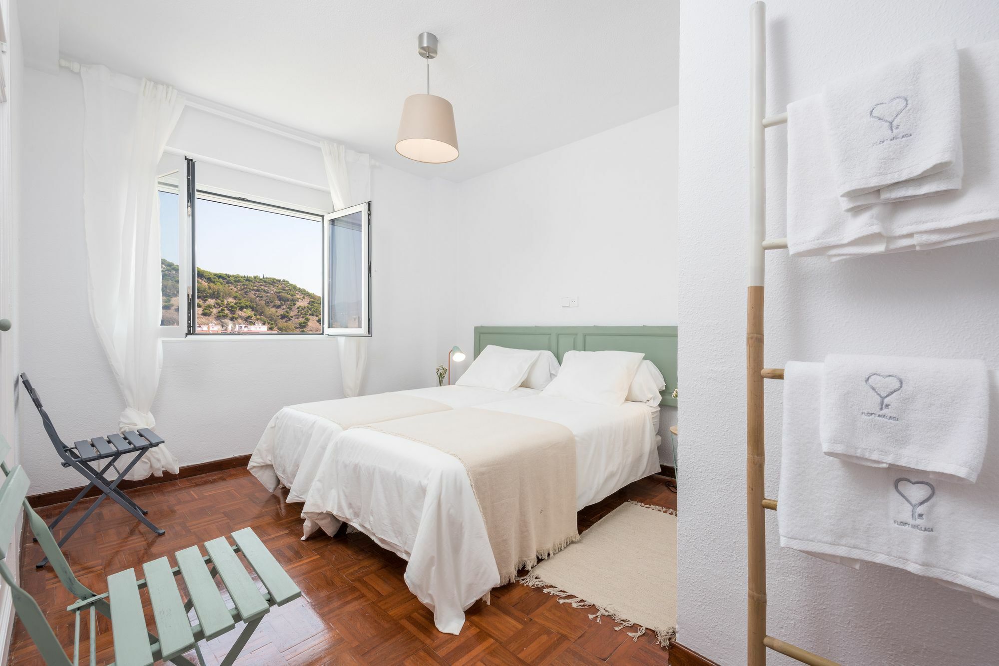 Apartamentos Paseo De La Farola Malaga Exterior photo